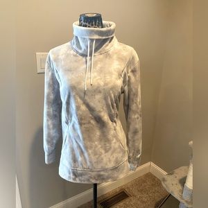 Old Navy Maternity sweatshirt size small. Breastfeeding zippers on the sides